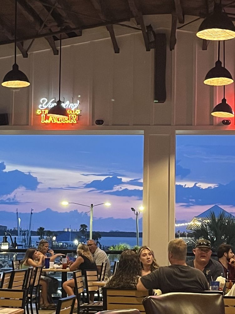 Hunt's Oyster Bar & Seafood Restaurant