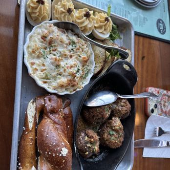 Beardslee Public House - Breweries Near Me - Bothell, Washington