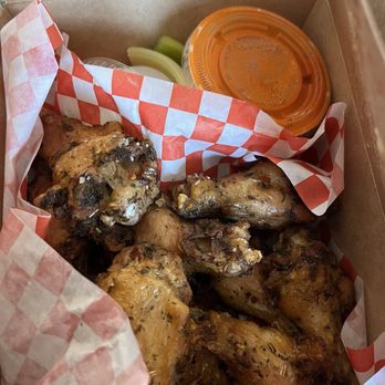 Philomena - Chicken wings with buffalo sauce and bleu cheese - Pizza Near Me - Oakland, California Philomena - Chicken wings with buffalo sauce and bleu cheese - Pizza Near Me - Oakland, California