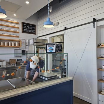 Parlor's Ice Creams - Inside - Ice Cream & Frozen Yogurt Near Me - Dallas, Texas