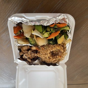 Green Tea - Chicken Hibachi lunch meal - Sushi Bars Near Me - Manhattan, Kansas
