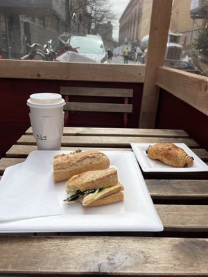 Chez les Frenchies by null