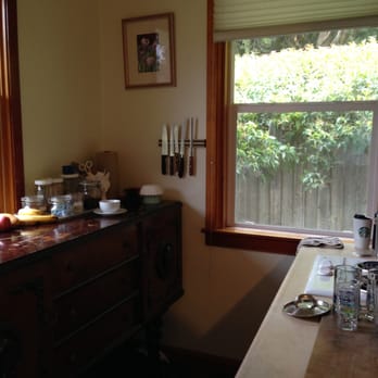 Bear Valley Cottage - Kitchen in cottage - Bed & Breakfast Near Me - Olema, California Bear Valley Cottage - Kitchen in cottage - Bed & Breakfast Near Me - Olema, California