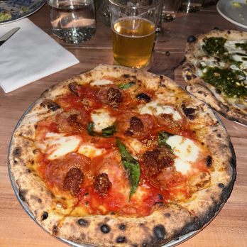 Grá - The Banger Pizza - Pizza Near Me - Los Angeles, California