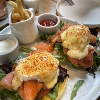 Flipper’s - Eggs Benedict - Pancakes Near Me - New York, New York