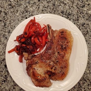 Hufendick Farm market - a plate of food - Meat Shops Near Me - Plainfield, Illinois