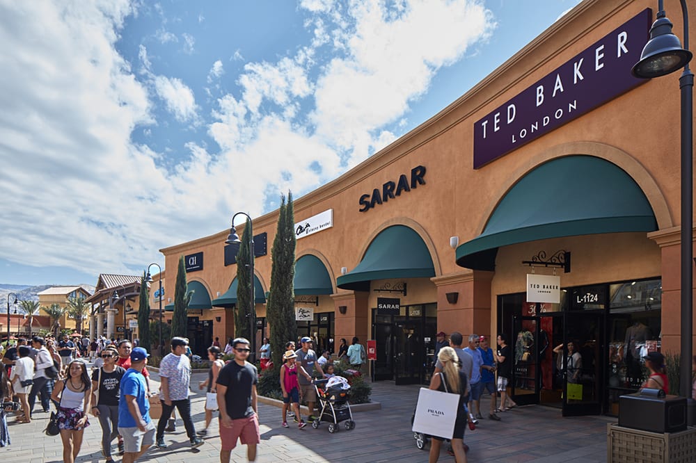 Desert Hills Premium Outlets