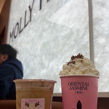 Molly Tea - Tongmu Lapsang Bubble Tea ($7.49) / Snowy jasmine with brown sugar boba ($8.99) - Bubble Tea Near Me - Cupertino, California Molly Tea - Tongmu Lapsang Bubble Tea ($7.49) / Snowy jasmine with brown sugar boba ($8.99) - Bubble Tea Near Me - Cupertino, California