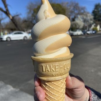 Meadowlark Dairy - Small vanilla orange swirl - Ice Cream & Frozen Yogurt Near Me - Pleasanton, California