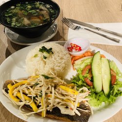 Fried sea bass with clear broth