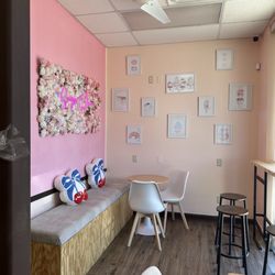 Sugar Diva Bakery & Cafe - Dining area