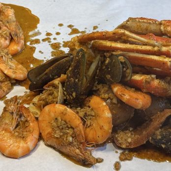 Kickin Kajun - Head on Shrimp by the pound with Signature Kickin' Sauce, mild + Snow Crab Legs Combo with Da Mix Sauce, mild - Cajun/Creole Near Me - Kapolei, Hawaii