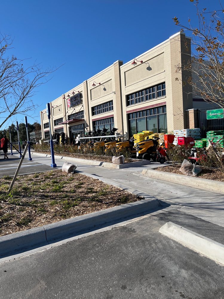 Tractor Supply Image