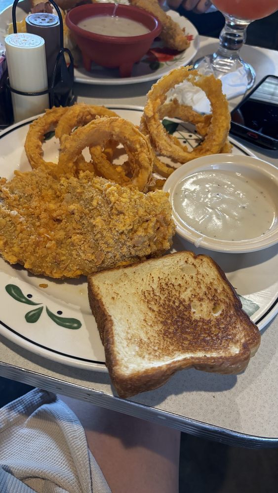 Lyons Station Icehouse & Grill Logo