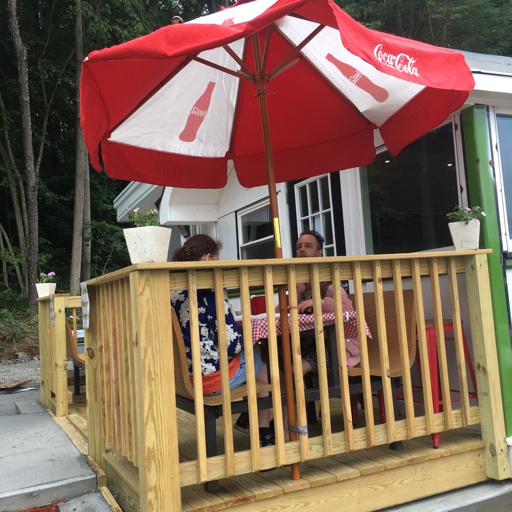 Yankee Diner - Outdoor seating - Diners Near Me - Charlton, Massachusetts