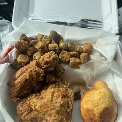Netta's Southern Flava - Fried chicken, fried okra, cornbread