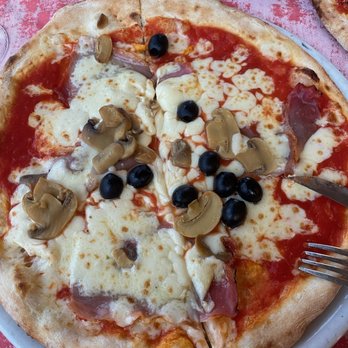 La Bellagina - Pizza with Mushrooms, Olives & Speck - Pizza Near Me - Bellagio, LC La Bellagina - Pizza with Mushrooms, Olives & Speck - Pizza Near Me - Bellagio, LC