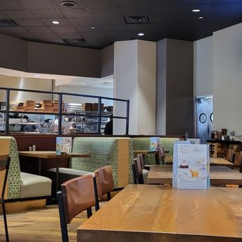 California Pizza Kitchen - Interior - Pizza Near Me - Tysons, Virginia