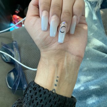 Vana Nails Spa - An ombré with a little design - Nail Salons Near Me - Walnut, California