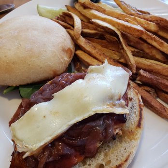 Punderson Manor Lodge - Chicken Brie Sandwich - Hotels Near Me - Newbury, Ohio