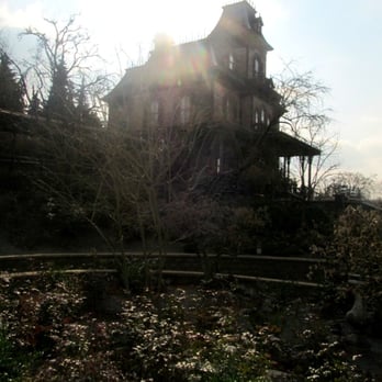 Phantom Manor - Phantom Manor - Amusement Parks Near Me