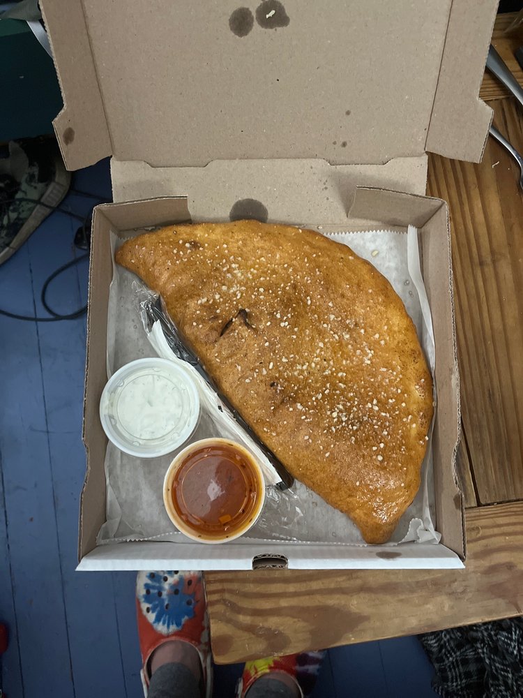 Uncle Sam’s Pizzeria & Restaurant, Knoxville Roadtrippers