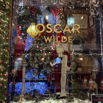 Oscar Wilde - Christmas decorations - Cocktail Bars Near Me - New York, New York