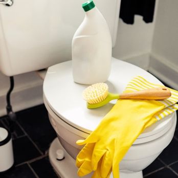 Cleaning Spotlessly - Bathrom cleaning - Office Cleaning Near Me