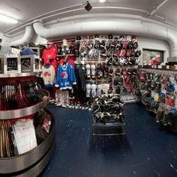 Complexe Sportif Bonair L’Ancienne-Lorette - Vente et location d'équipements de hockey par le ProShop Jocelyn Gingras.
