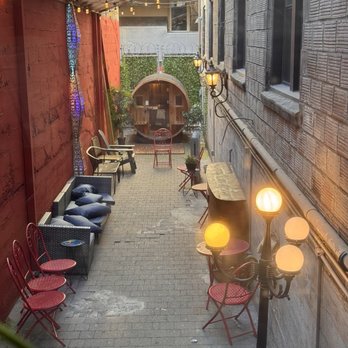 Hostel Fish Seattle - Back Patio and Sauna - Hostels Near Me - Seattle, Washington