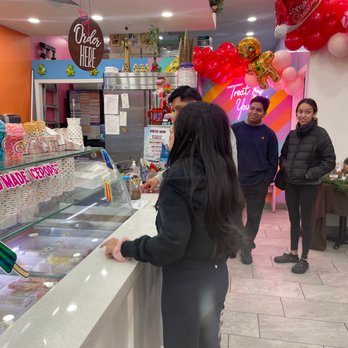 Mayas Snack Bar Queens - The wait not good at all - Ice Cream & Frozen Yogurt Near Me - Jackson Heights, New York