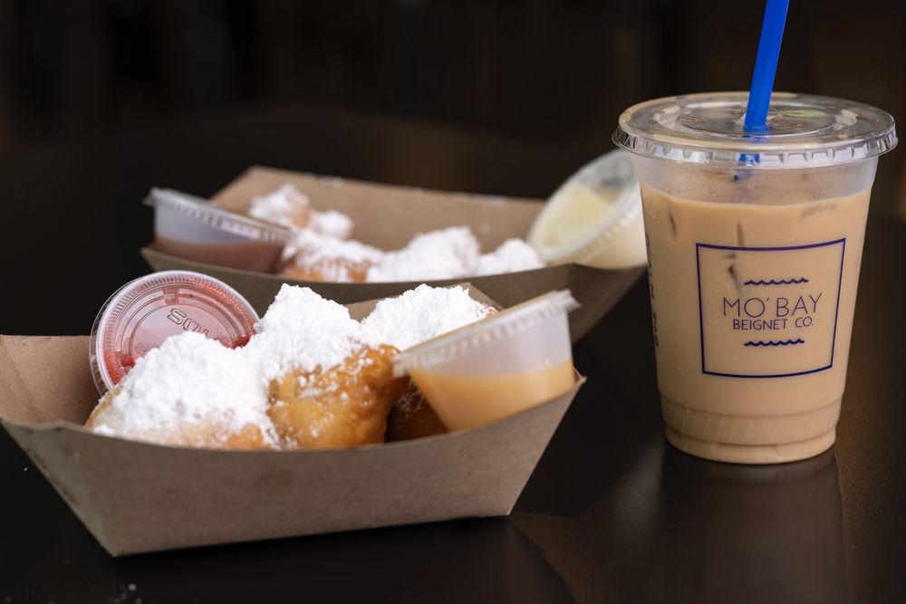 Mo’Bay Beignet Logo