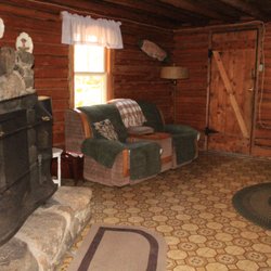 Robinson's Cottages - Cottage #5 living room and fireplace