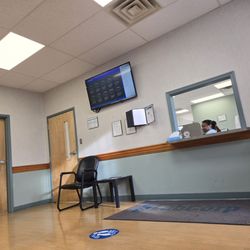 Labcorp - Easy check in, definitely a place that you'll need to make an appointment prior. The place was packed.