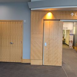 EvergreenHealth - Good signage leading you to Evergreen Urgent Care as soon as you walk in