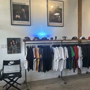 Undisputed Vintage - Used, Vintage & Consignment Near Me - Aurora, Illinois