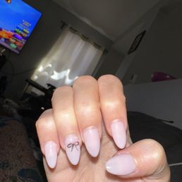 Nails I left with, a week later (crooked thumb on this hand, pinky and 4th on the other) Nails I left with, a week later (crooked thumb on this hand, pinky and 4th on the other)