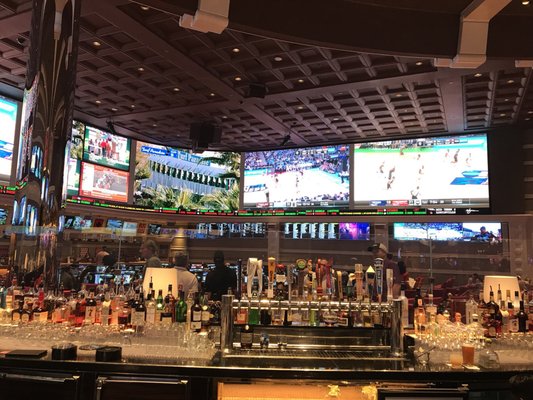 Wynn Race & Sports Book by null