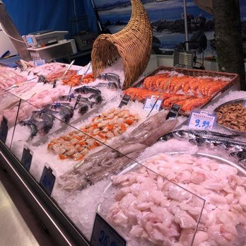Marché St Louis - Farmers Market Near Me - Lyon, 69