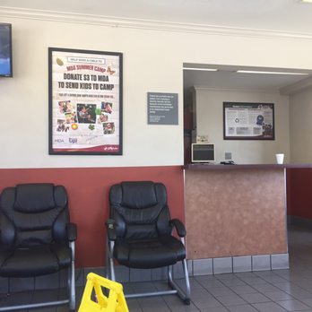 Jiffy Lube Oil Change - Interior waiting area - Auto Repair Near Me - Pasadena, California