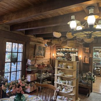 Ovenfork Mercantile - A neat little cabin room if hand hewed logs. - Antiques Near Me - Eolia, Kentucky Ovenfork Mercantile - A neat little cabin room if hand hewed logs. - Antiques Near Me - Eolia, Kentucky