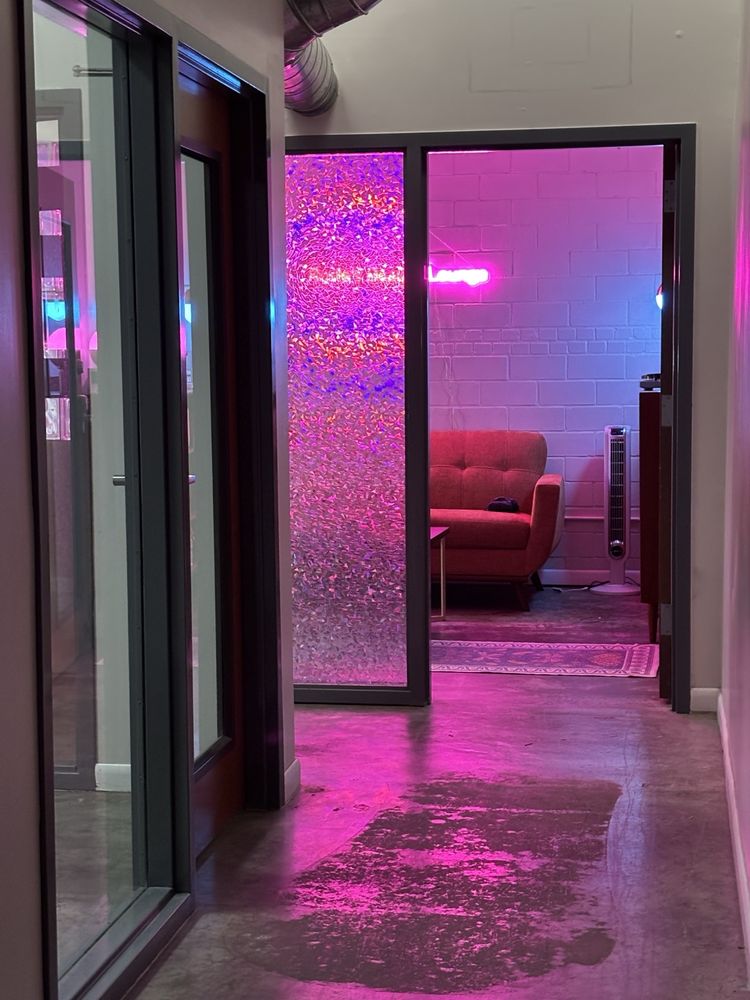 Rosie’s Beauty Lounge Logo