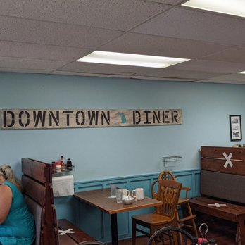 Amy's Downtown Diner - people eating at tables - Diners Near Me - Perry, Michigan