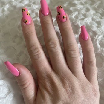 Le Nails Spa - smiley face manicure :) - Nail Salons Near Me - Vacaville, California