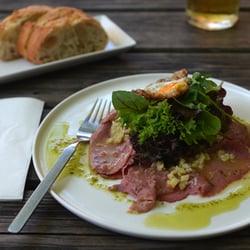 Gasthaus Goldener Stern - Gasthaus Goldener Stern | hauseigene Pastrami mit Apfel-Öl-dressing