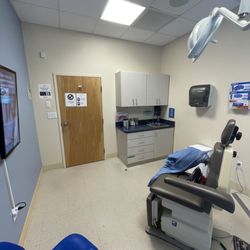 VA Dermatology & Skin Cancer Center - Centerbrooke - Exam room interior