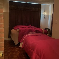 Aura Day Spa - Massage room for couples