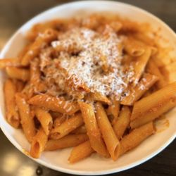 Gianni & Mac's Ristorante - Penne Vodka Pasta w/ Sausahe