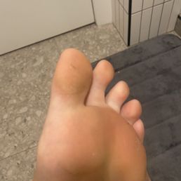 Should feet look like this, 5 minutes after leaving the salon? I think not. Should feet look like this, 5 minutes after leaving the salon? I think not.