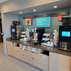 Avid Hotels Millsboro - Georgetown South - Lobby coffee bar with filtered water and sparkling water